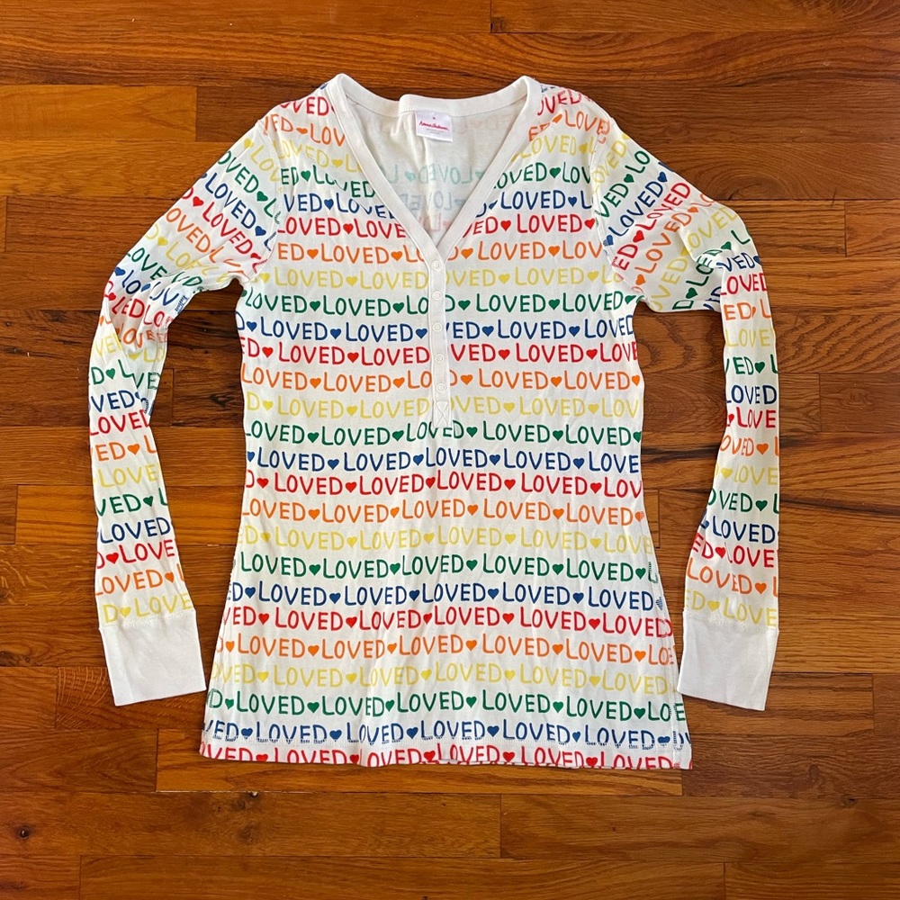 Hanna Andersson womens v-neck Henley size medium rainbow love